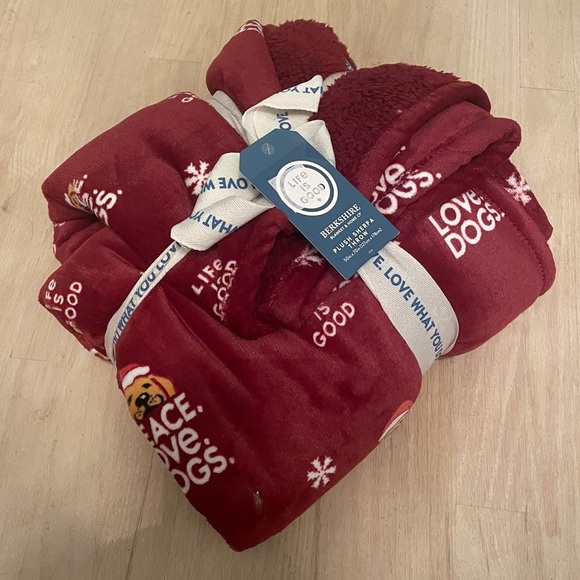 Life Is Good Bedding Nwt Life Is Good Berkshire Peace Love Dogs